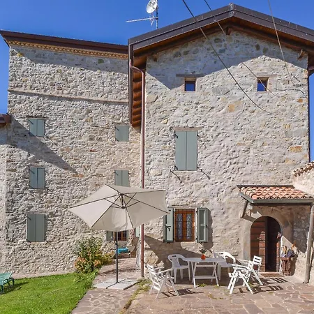 Lovely In Monchio Delle Olle With Kitchen Casa de Férias